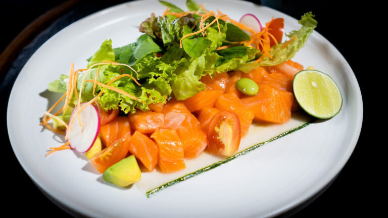 salmon salad with fresh salmon slices